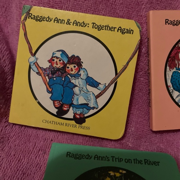 Classic Raggedy Ann and Andy Storybook Set - Picture 3 of 12